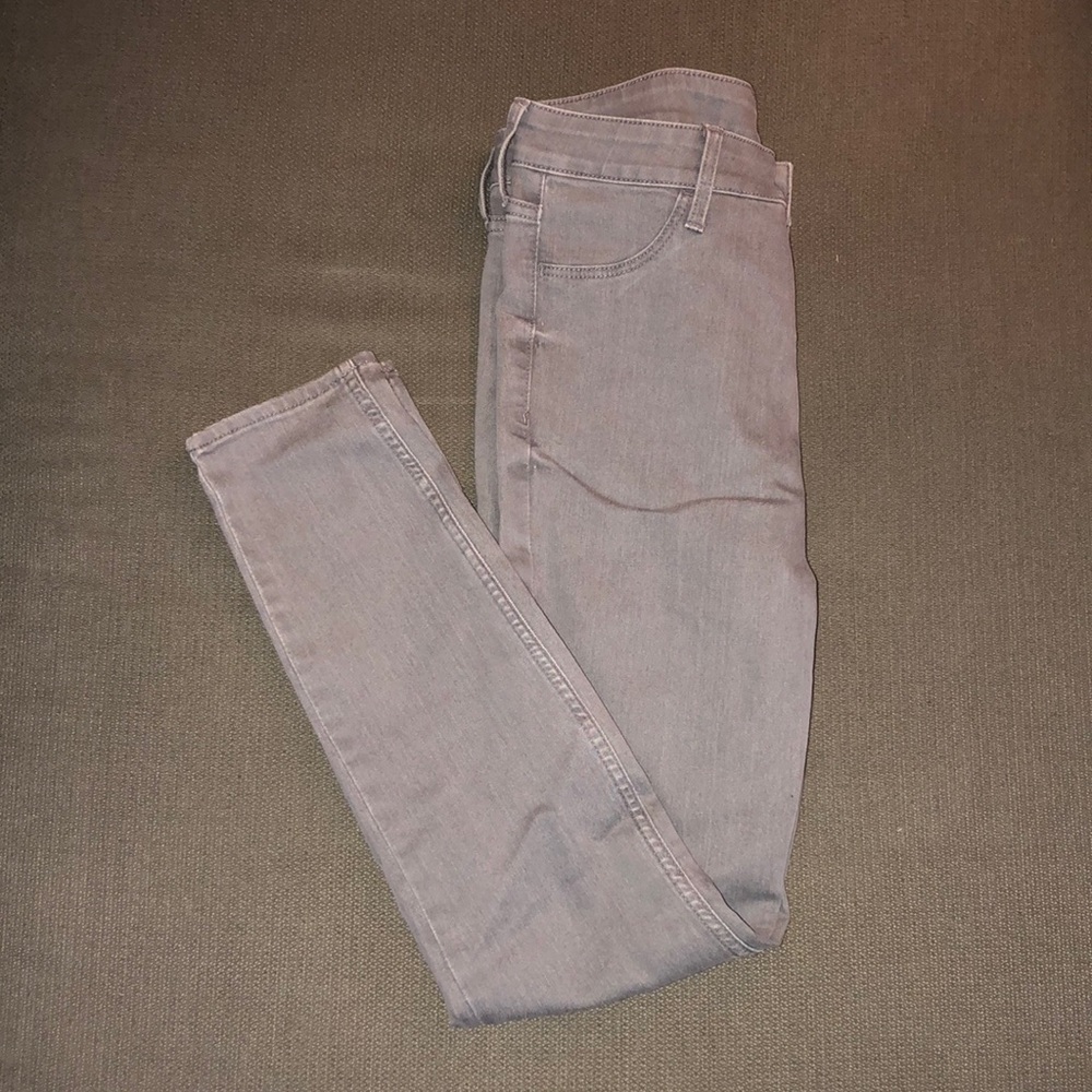 Gray skinny jeans size 26 from H&M. No stress marks. In like-new condition.